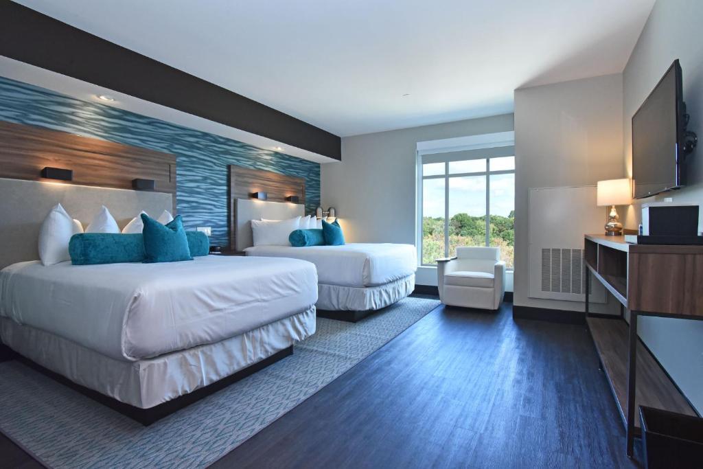 The Wedding Website of Casey Elizabeth Lumb and Maurice Reid Eighme