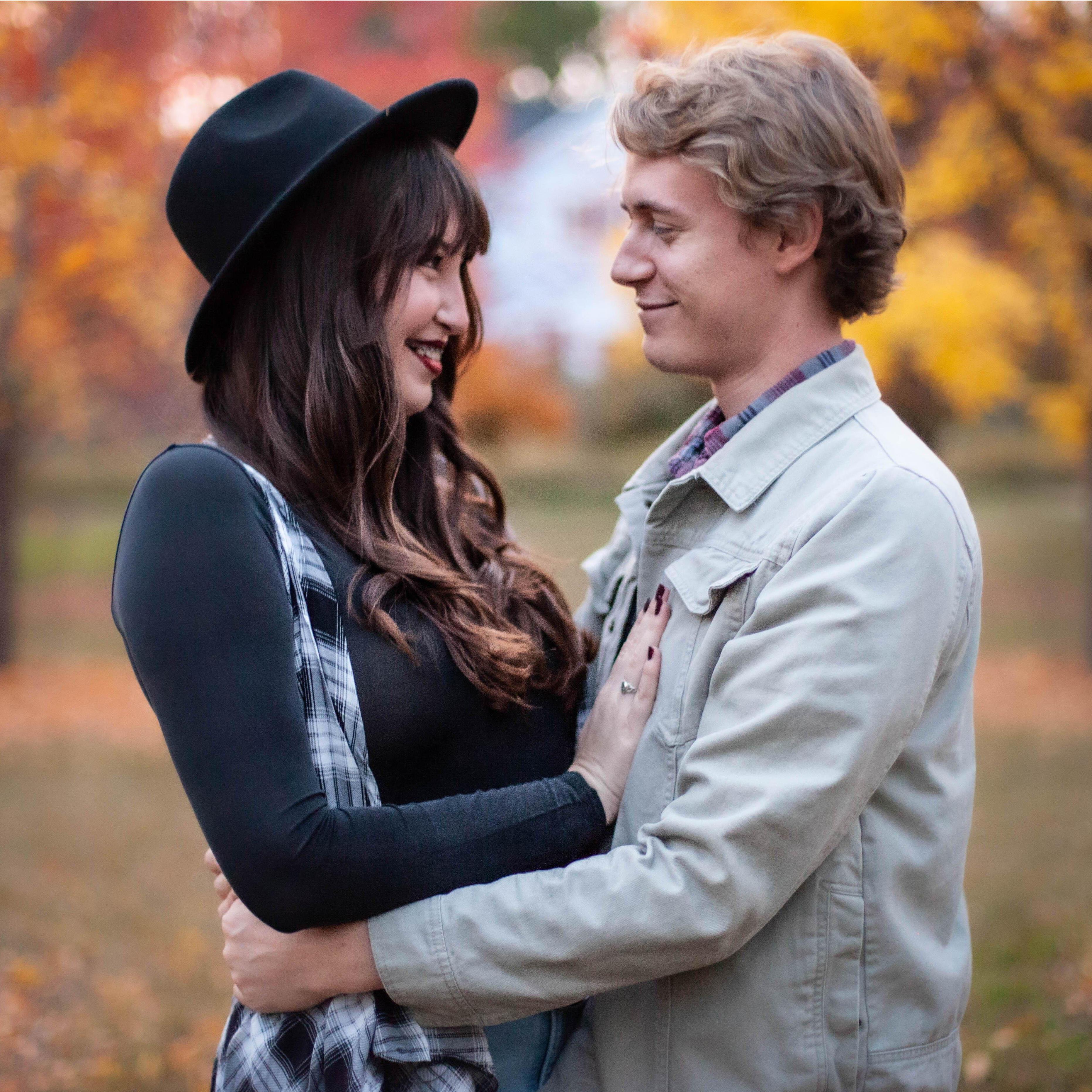 A lovers photo shoot in the fall