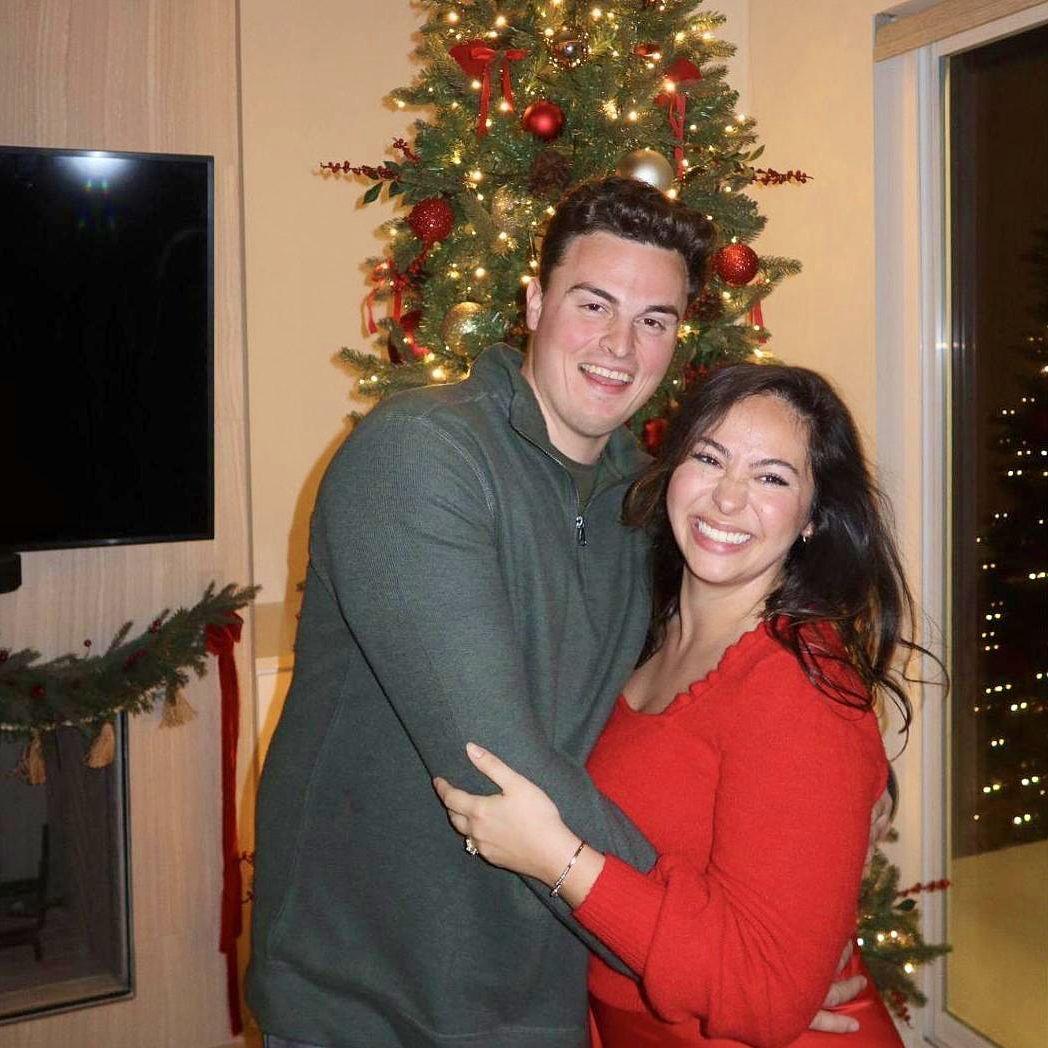 Our first Christmas engaged spreading holiday cheer by singing loud for all to hear!
📍Austin, TX | 2024