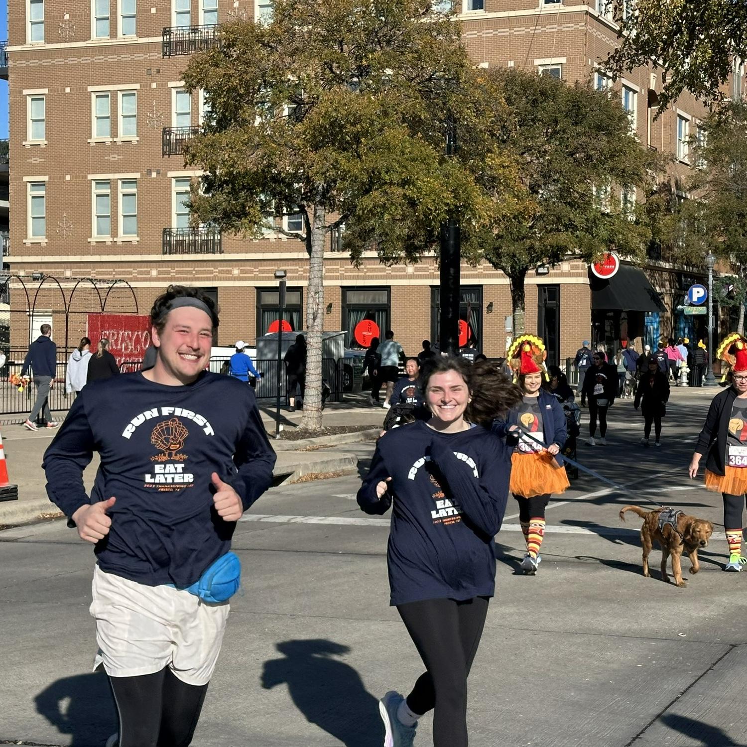 Jen's first turkey trot with the Helgesens!