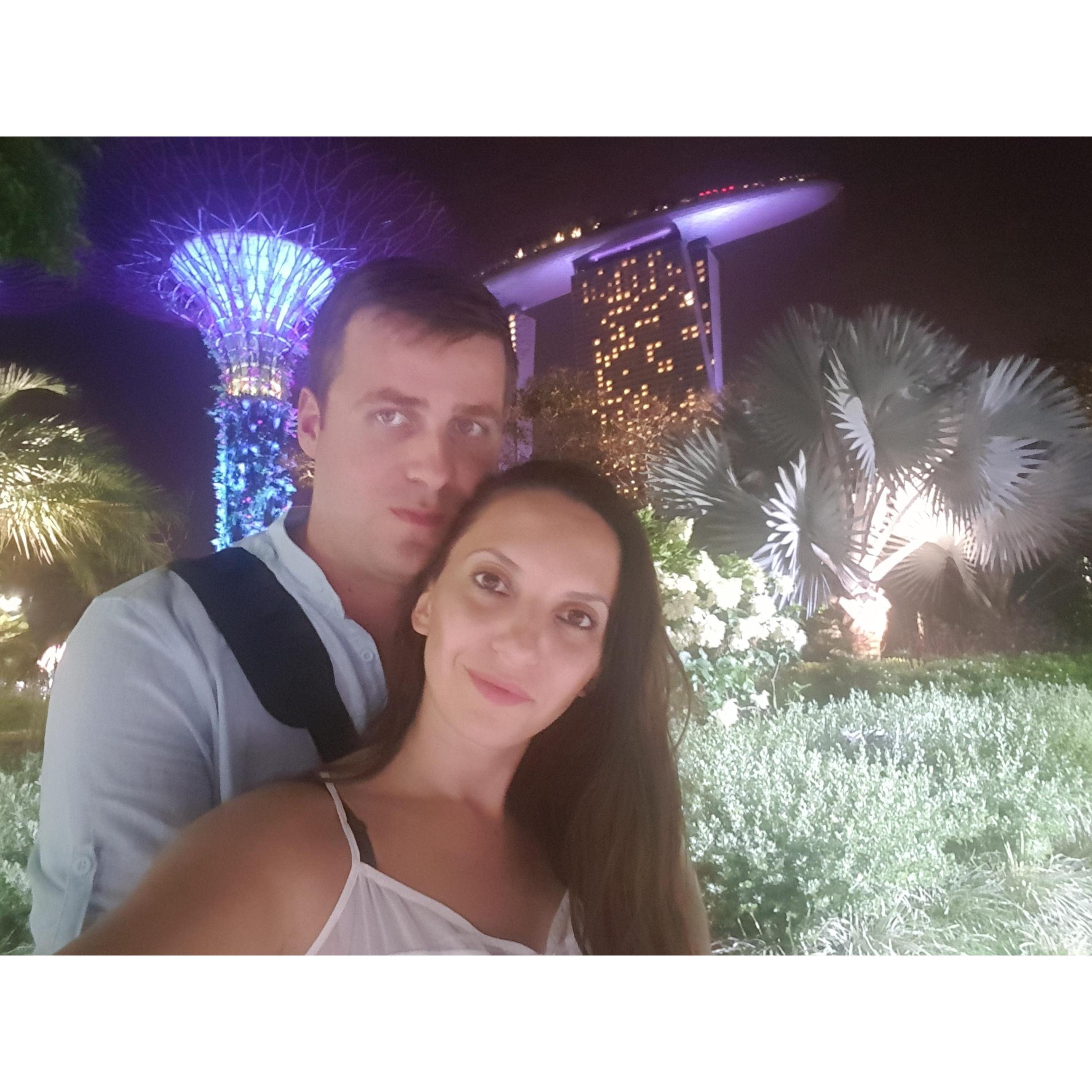 Сърцата ни останаха там, Сингапур