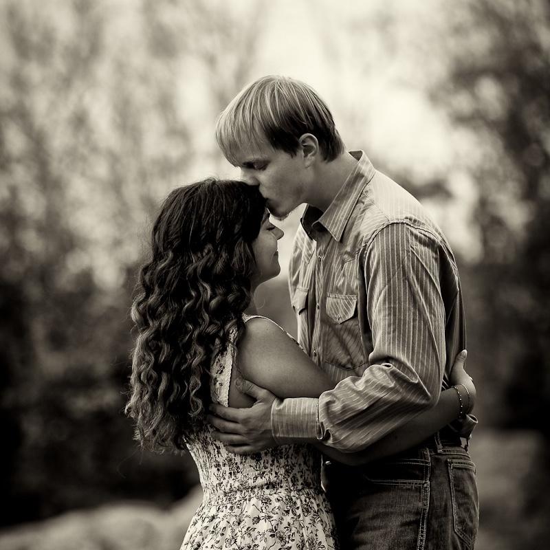Engagement photos at Garden of the Gods by Jason Gualdoni ๐ธ