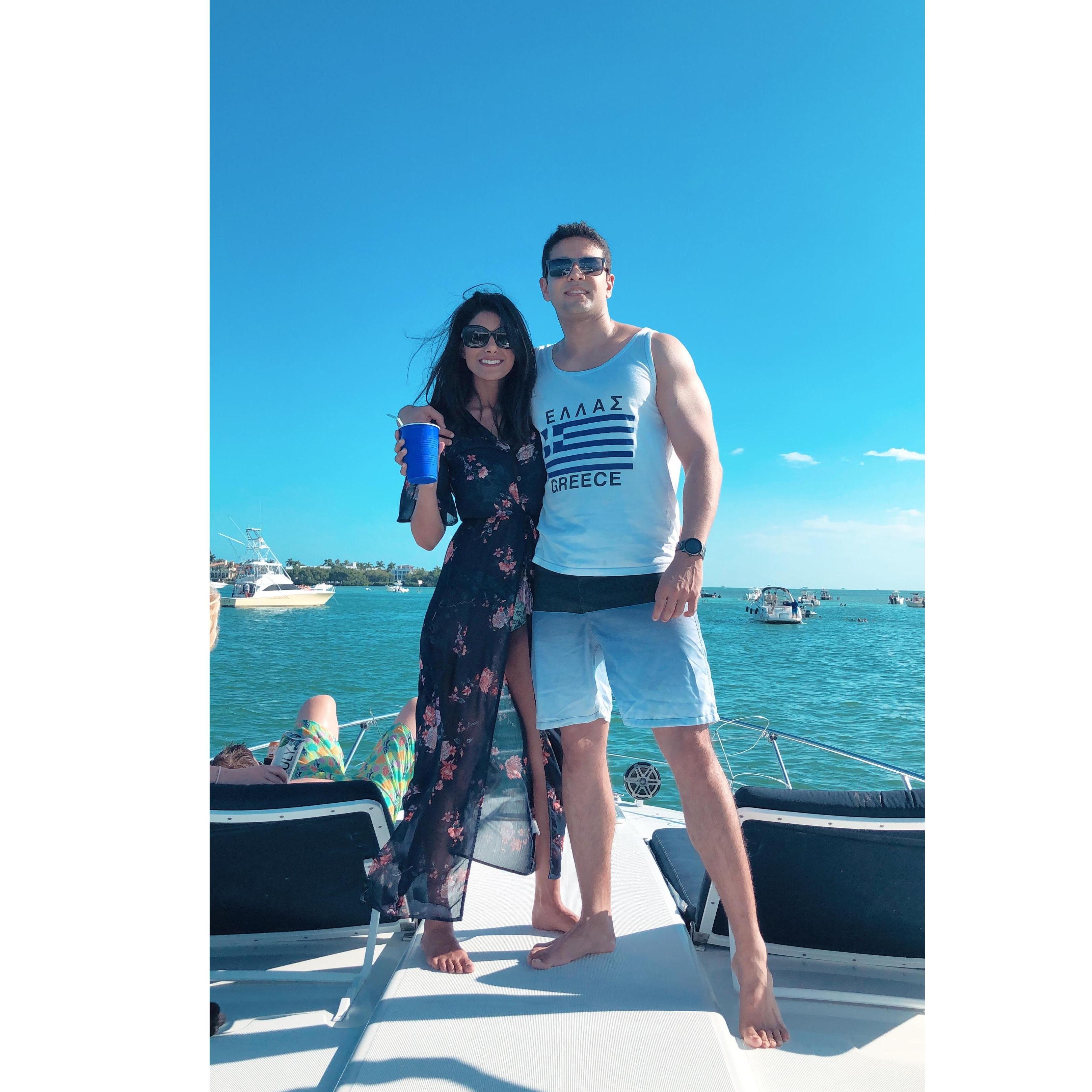 Ankur finally enjoying his move to Florida..weekend boat parties with our friends! 
( he still doesn't know how to swim)