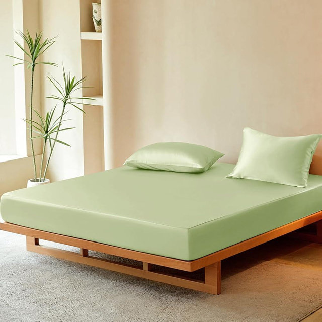 THXSILK Luxury Mulberry Silk Fitted Sheet Set 3 Pcs, Queen Silk Bed Sheet Set with 16" Deep Pockets, Soft & Cooling Sheets, 1 Fitted Sheet, 2 Pillowcases with Zipper Closure - Mint Green