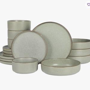 Gibson Elite Gelston Stoneware Matte Reactive Glaze 16 Piece Plates and Bowl Dinnerware Set - Cream - Green