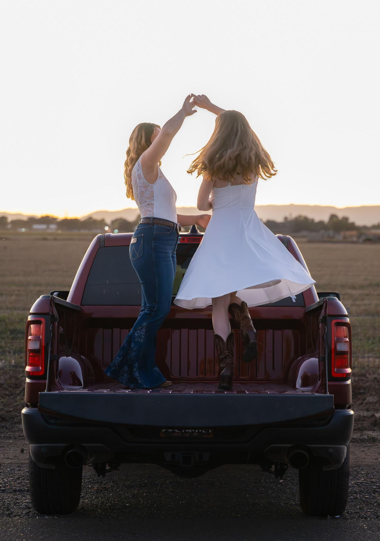 The Wedding Website of Grace Marcus and Morgan Woolley
