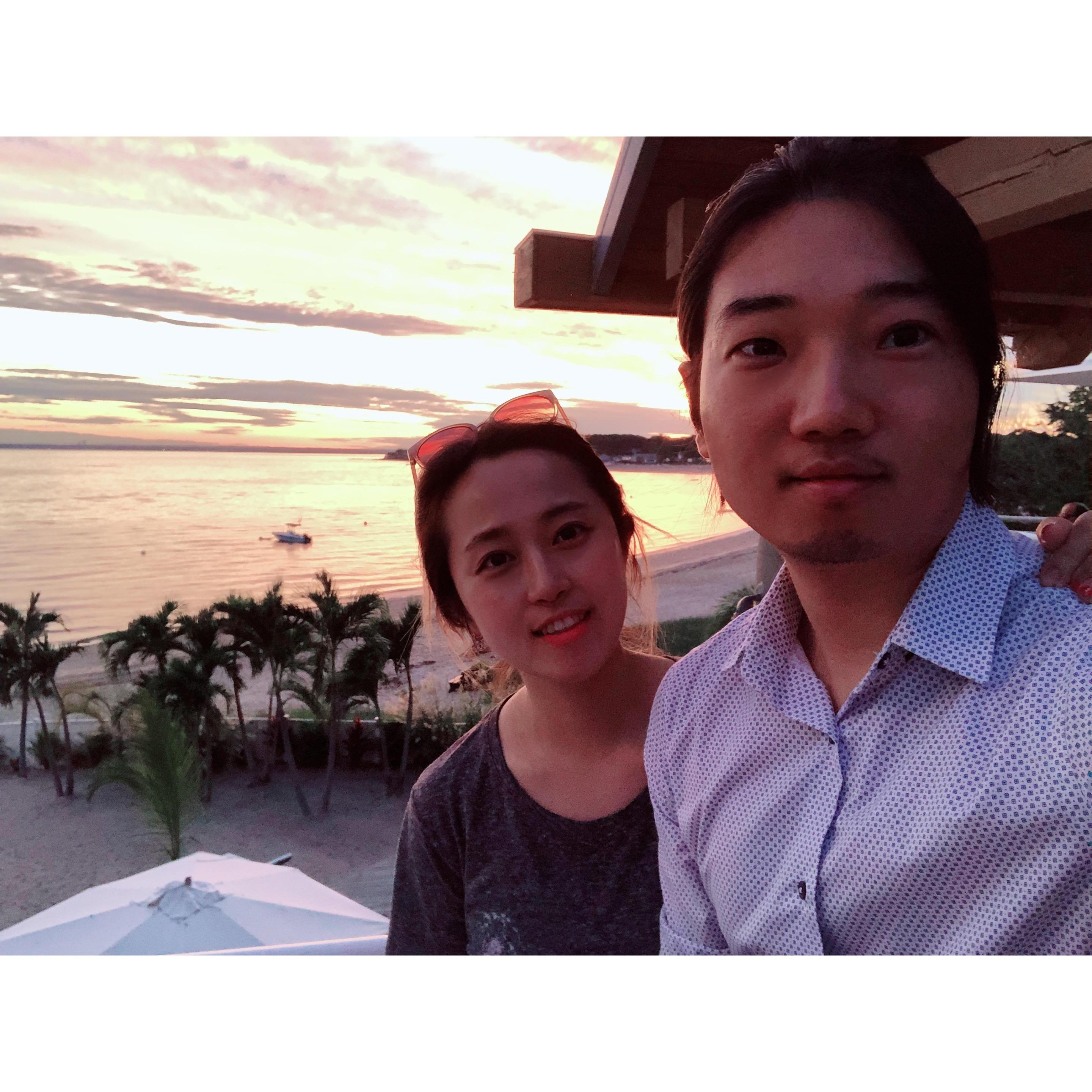 우리의 추억의 장소에 다시 와서 기념샷.