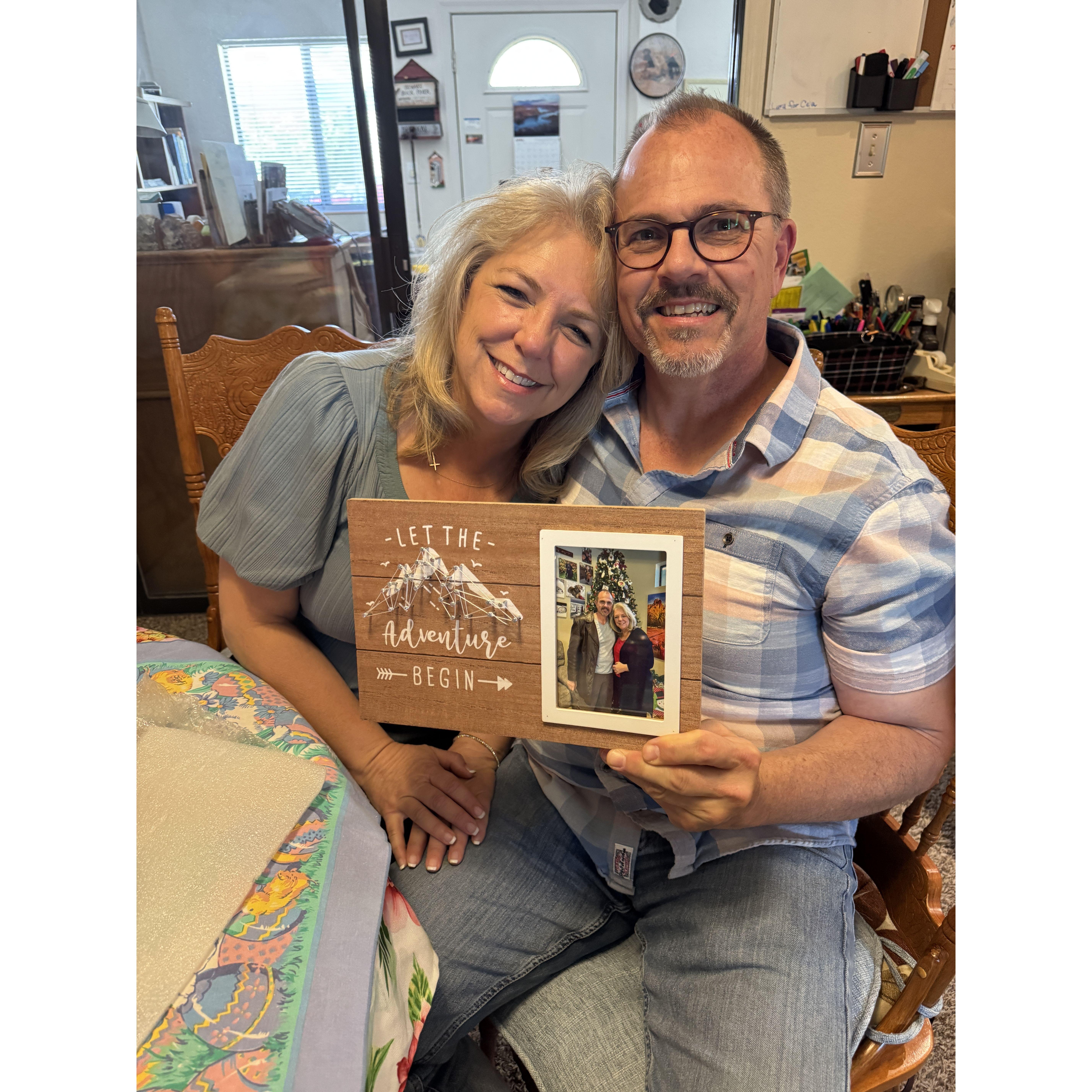 This picture (in the frame) was taken on Debbie's first day in Arizona with family ... a sweet gift from Cousin Jamie!