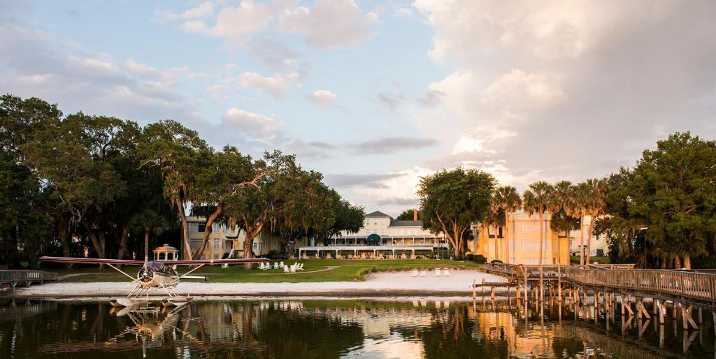 The Wedding Website of Ashley Asleson and Roger Madrazo