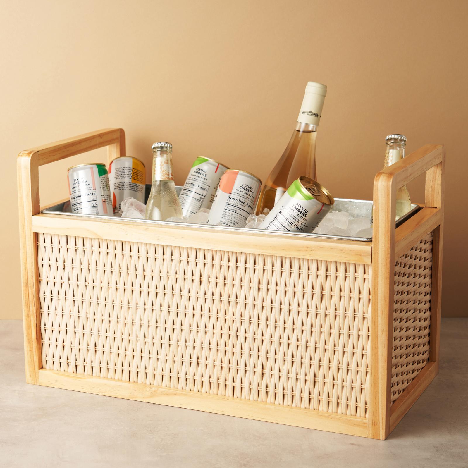 リリー・ヴァン・デル・ストッカーのモノグラフFriends and Family Twine, Rattan & Wood Beverage Tub | Zola