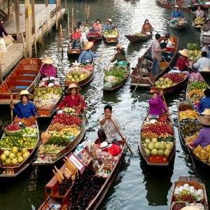 Damnoen Saduak Floating Market