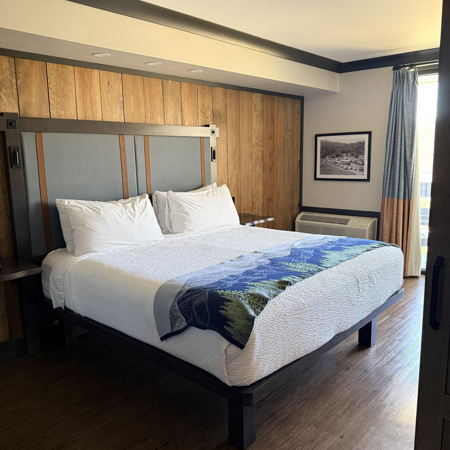 King Bed at The Lodge