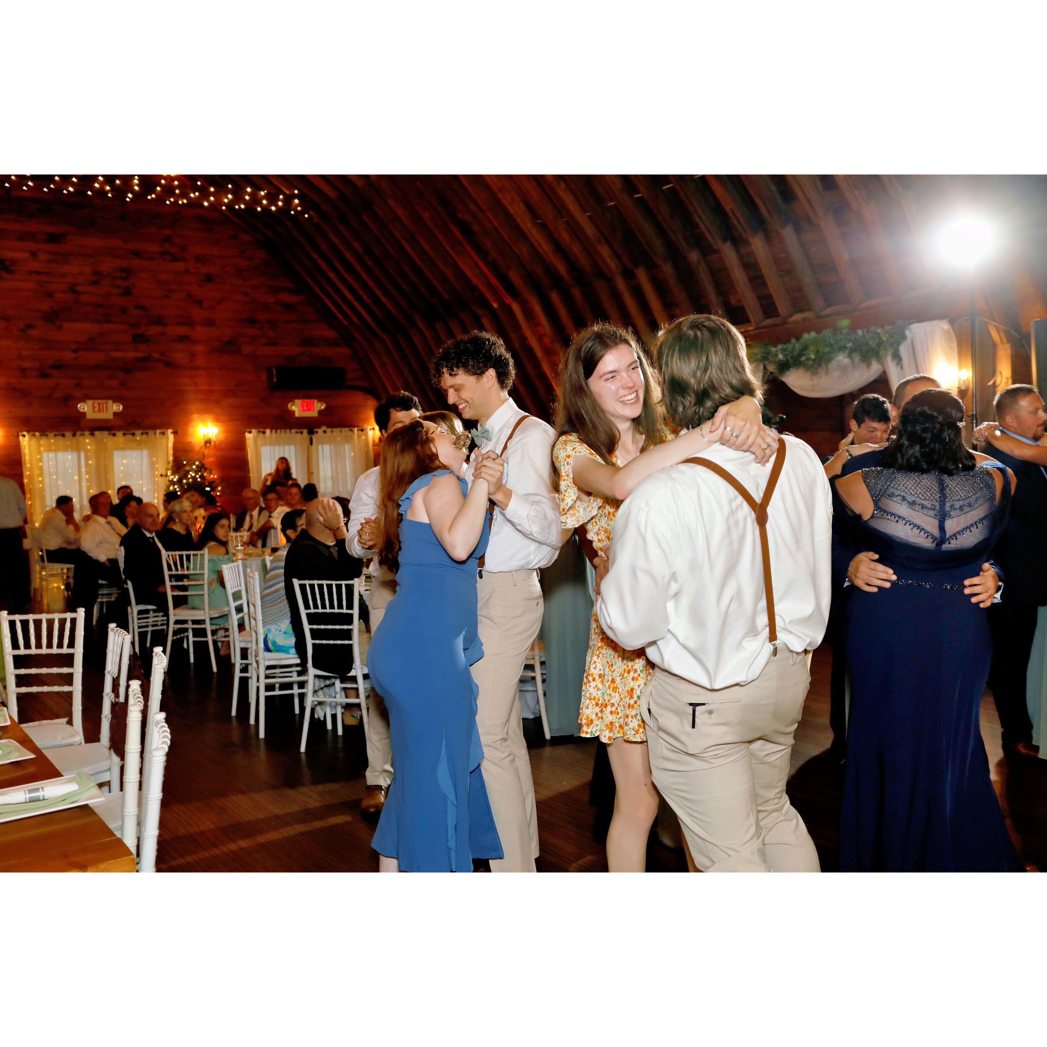 First Dance Including Wedding Party - https://photos.app.goo.gl/wxC7V176VCizf9P58