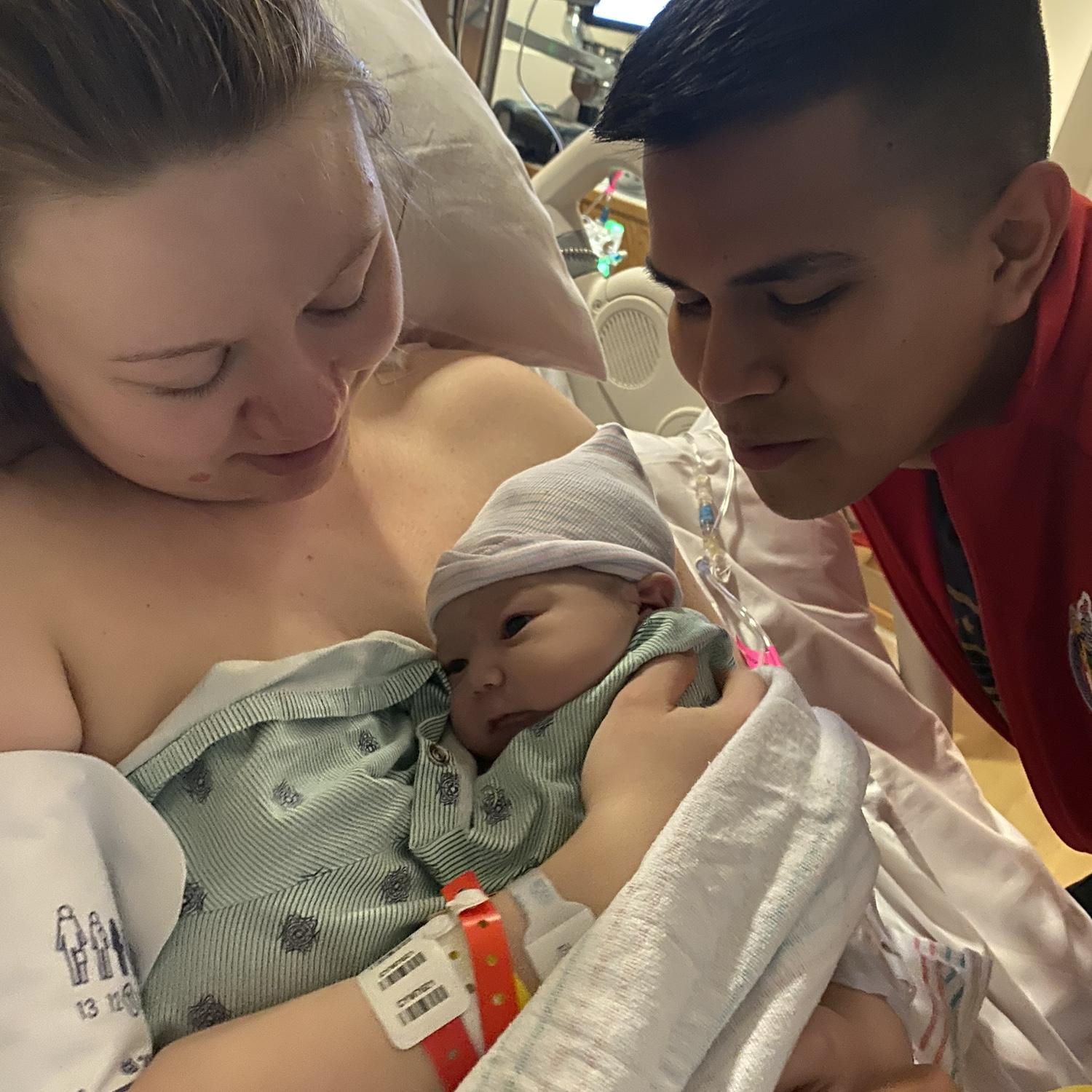 First moment meeting our daughter❤️