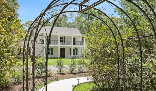 The Wedding Website of Mary Gautier and Lawrence Sinatra