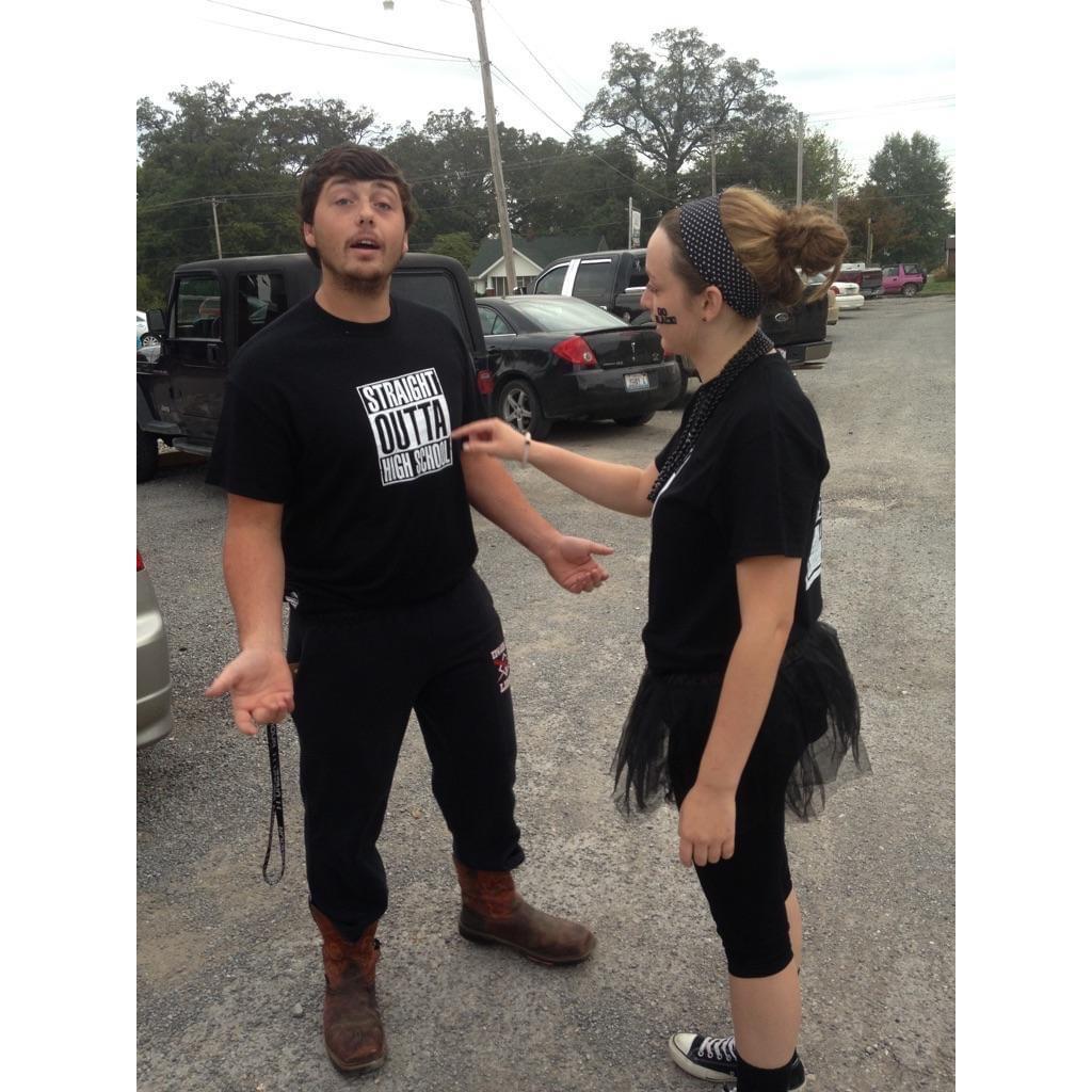 Taylor bossing Roy around per usual! Senior Year Homecoming Class Competitions