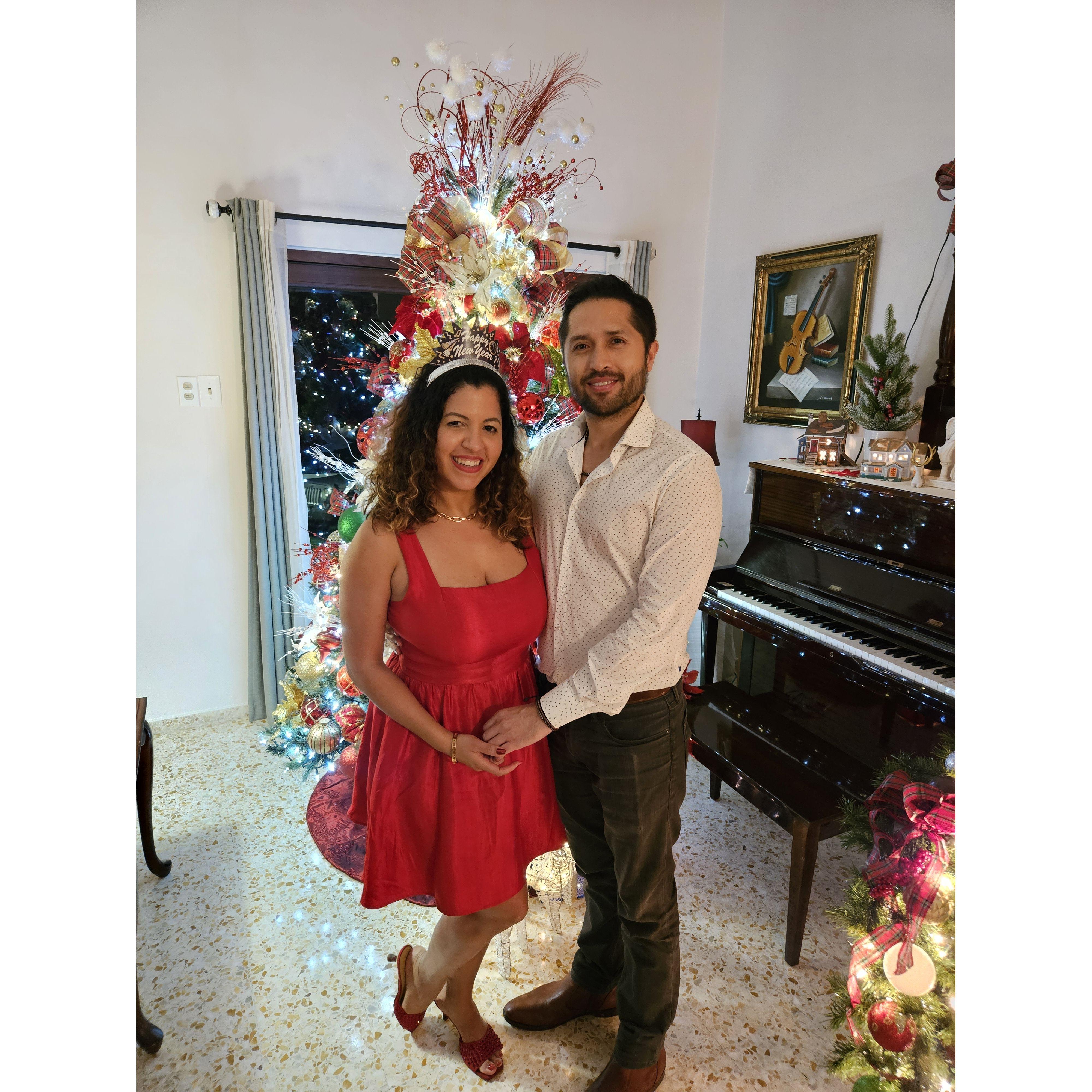 First of many Christmas celebrations with family in Puerto Rico. Great times.../ Primera de muchas celebraciones navideñas con la familia en Puerto Rico. Grandes momentos...