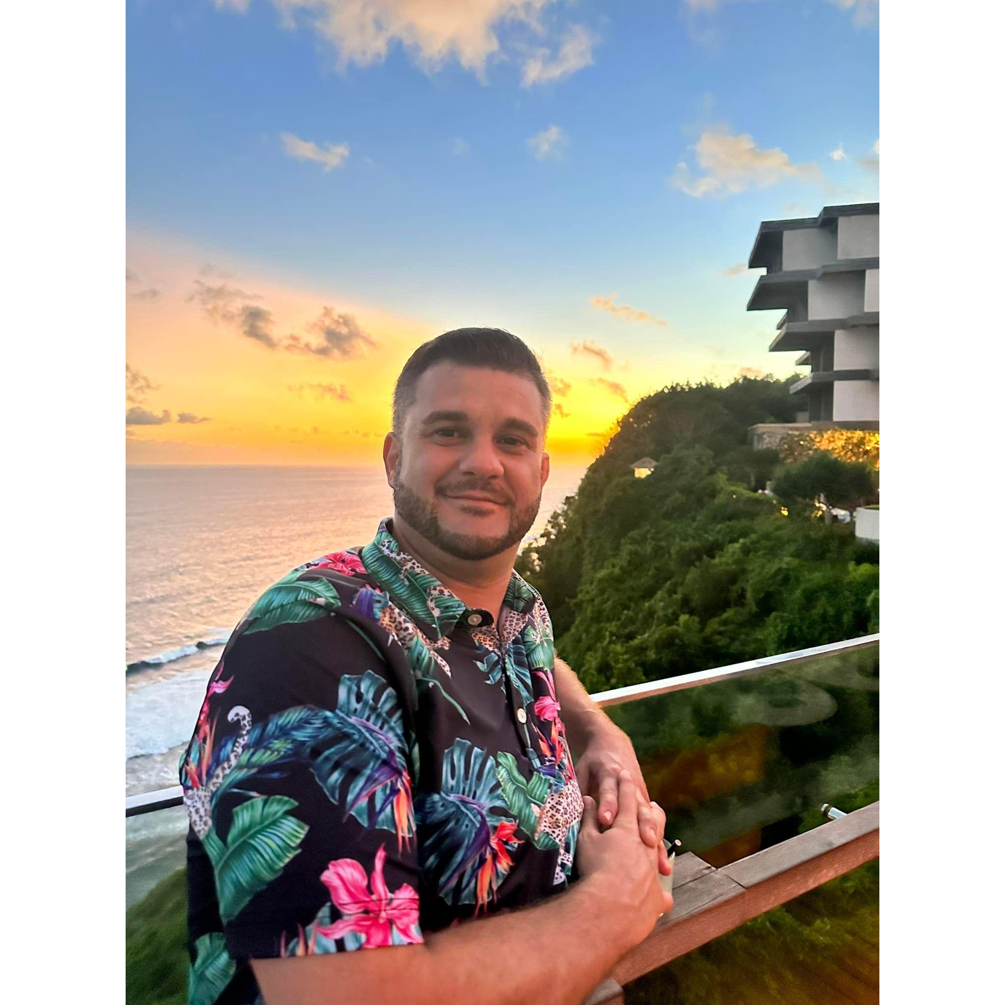 Bali looks good on this face.