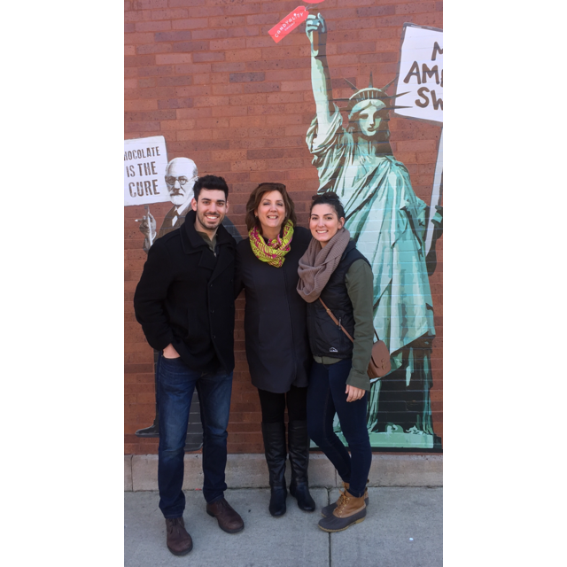 Mom and her kids exploring Chicago