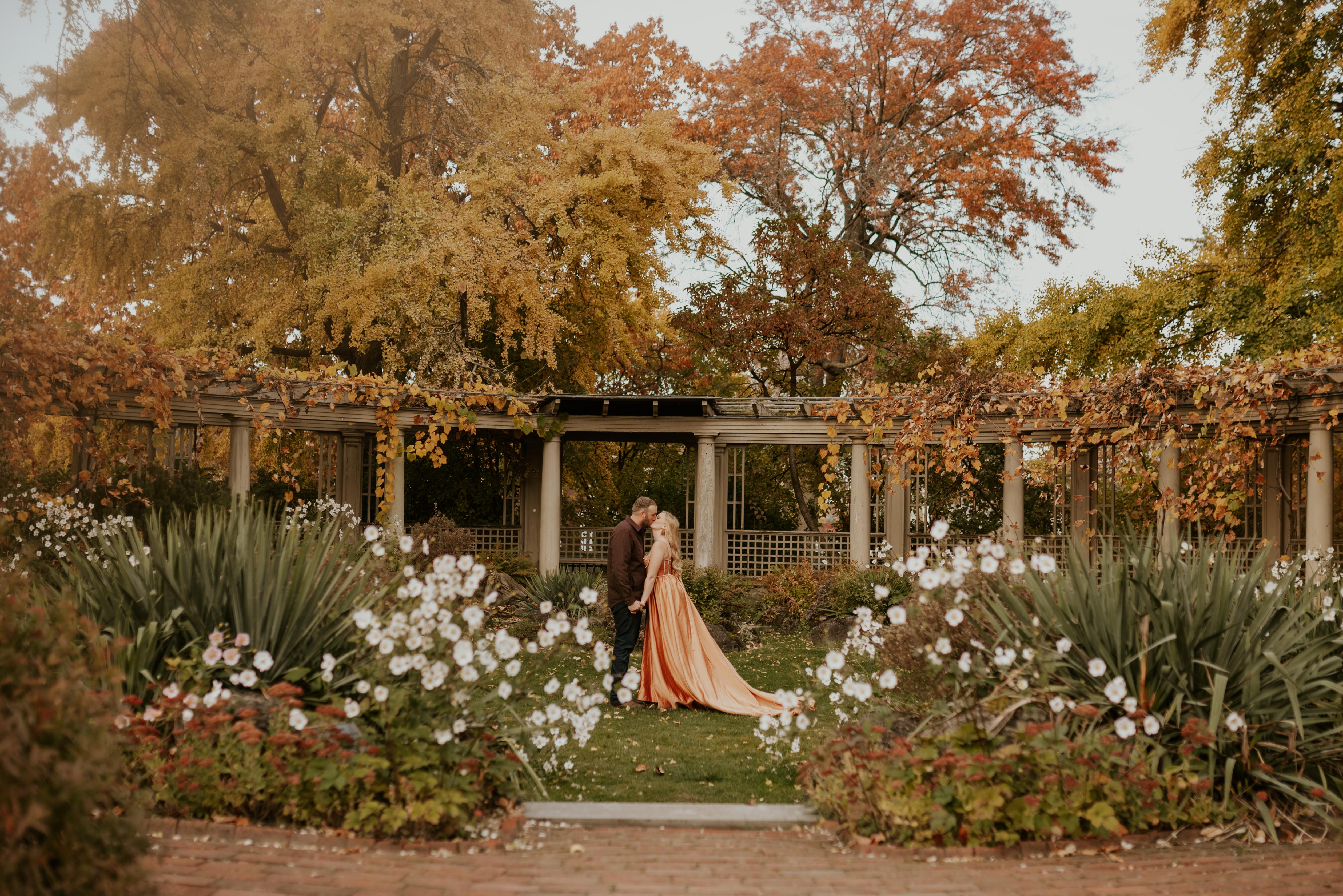 The Wedding Website of Lauren Morehouse and Isaac Guthrie