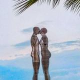 Ali & Nino Statue