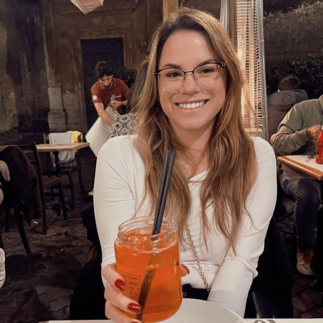 Savoring La Dolce Vita with an Aperol Spritz in Trastevere, Rome 🍹🇮🇹☀️"