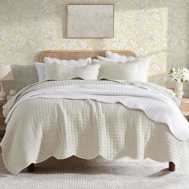 WDCOZY Beige King Size Quilt Bedding Set, Neutral Scalloped Farmhouse Country Rustic Lightweight Soft Coverlet for All Season, Cute Cozy Kantha Pick Stitch Bedspread, 2 Pillow Shams