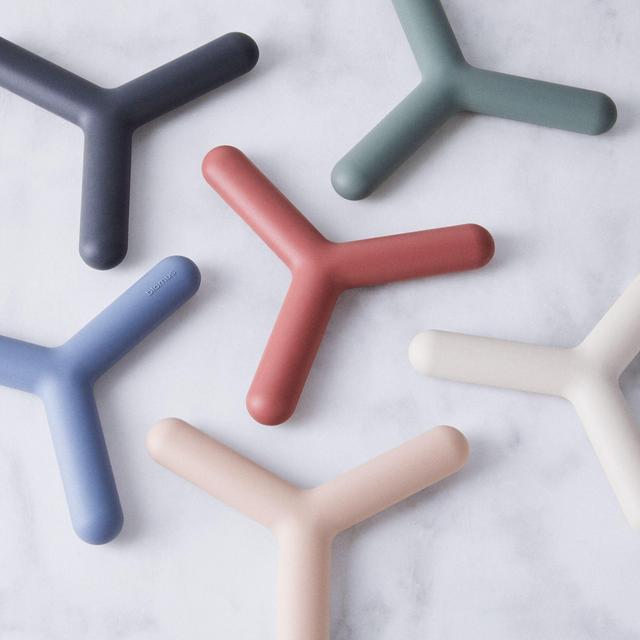 Modern Silicone Trivets (Set of 2) - Chalk White & Blue