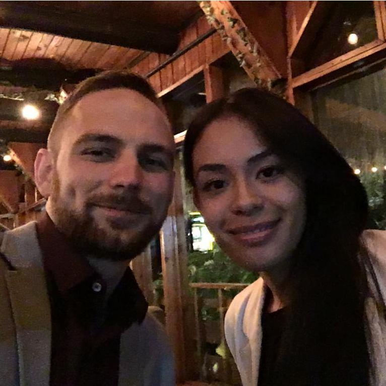 Engagement night.
La noche de nuestro compromiso.