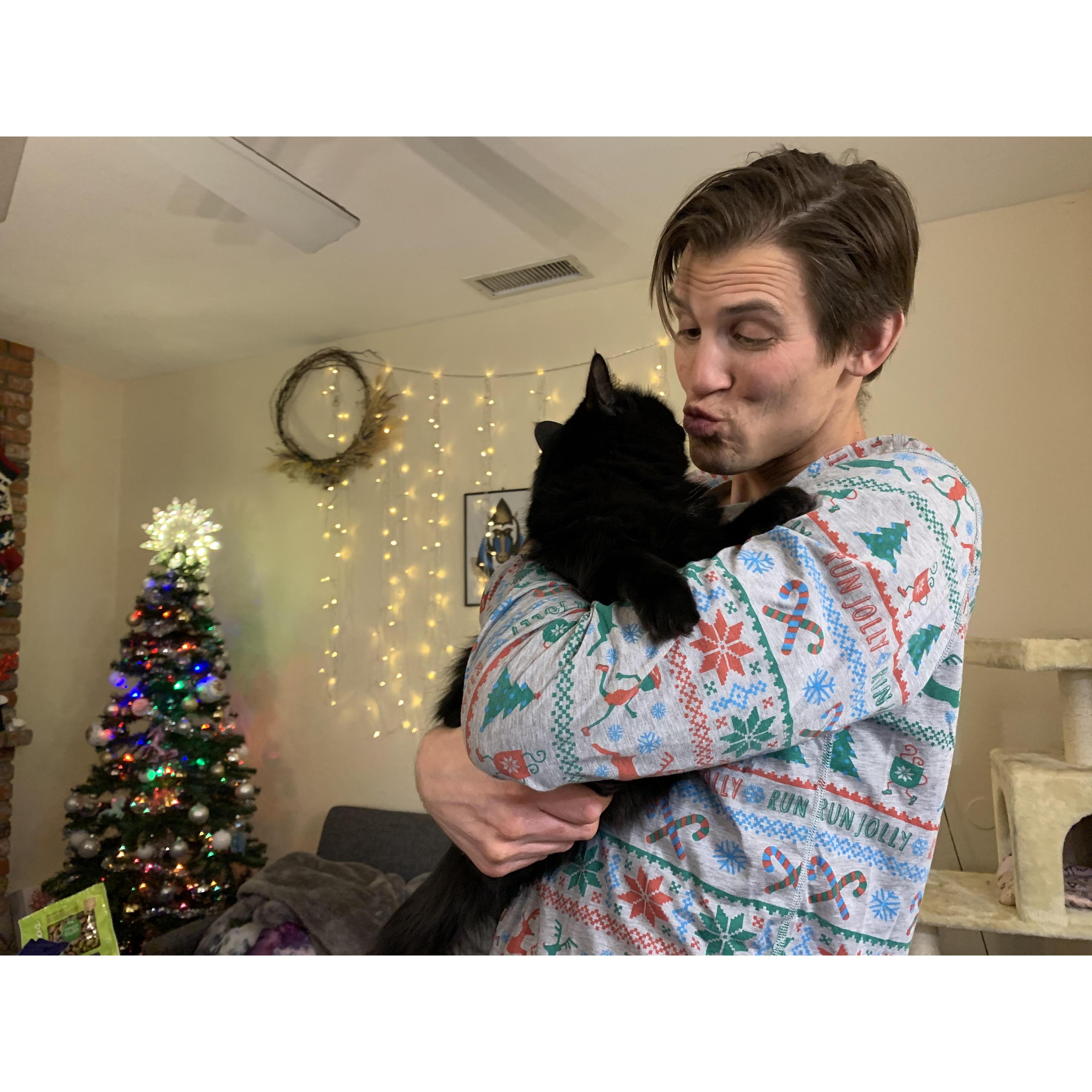 Lynx loves Christmas!