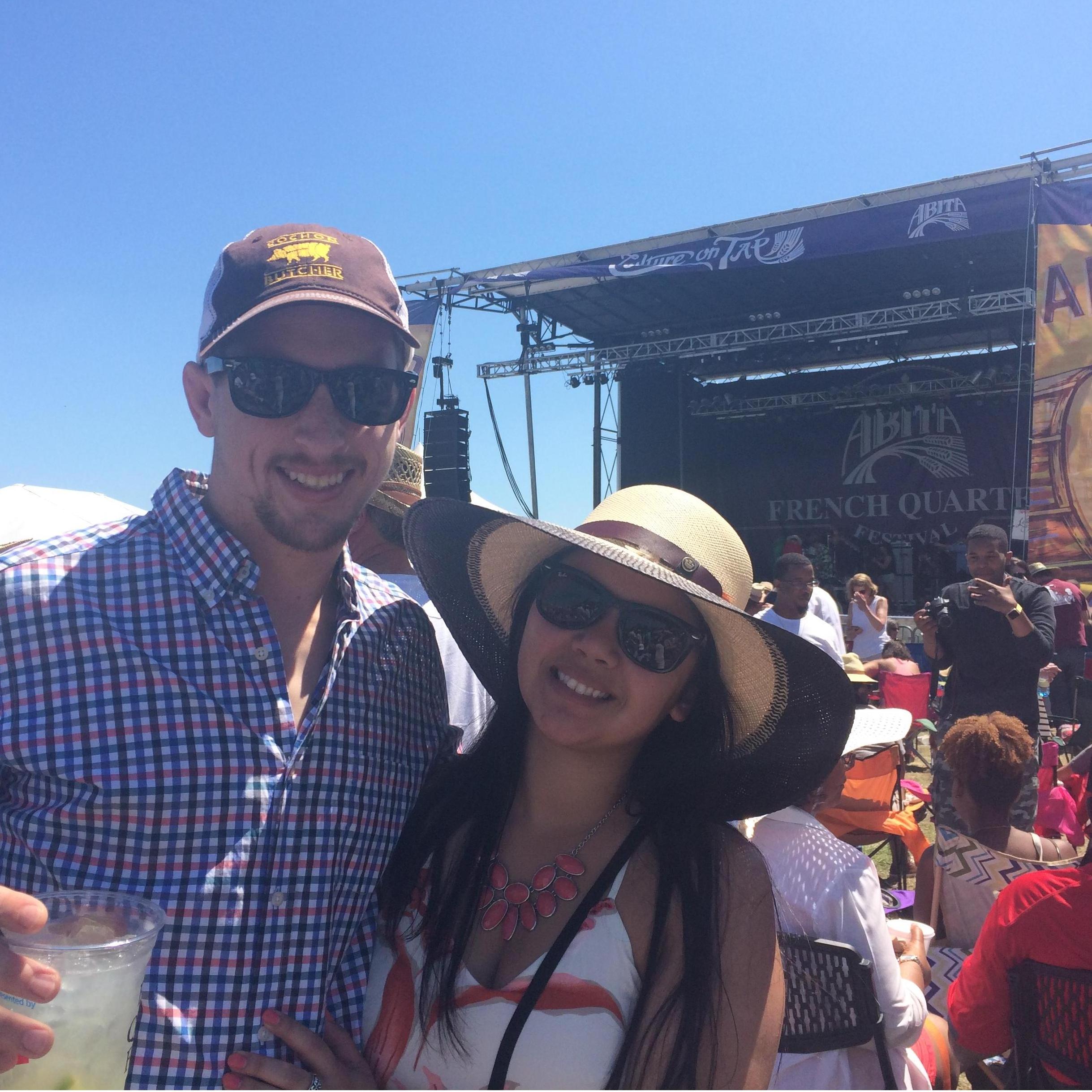 Their favorite things: drinks, sun, and good music!