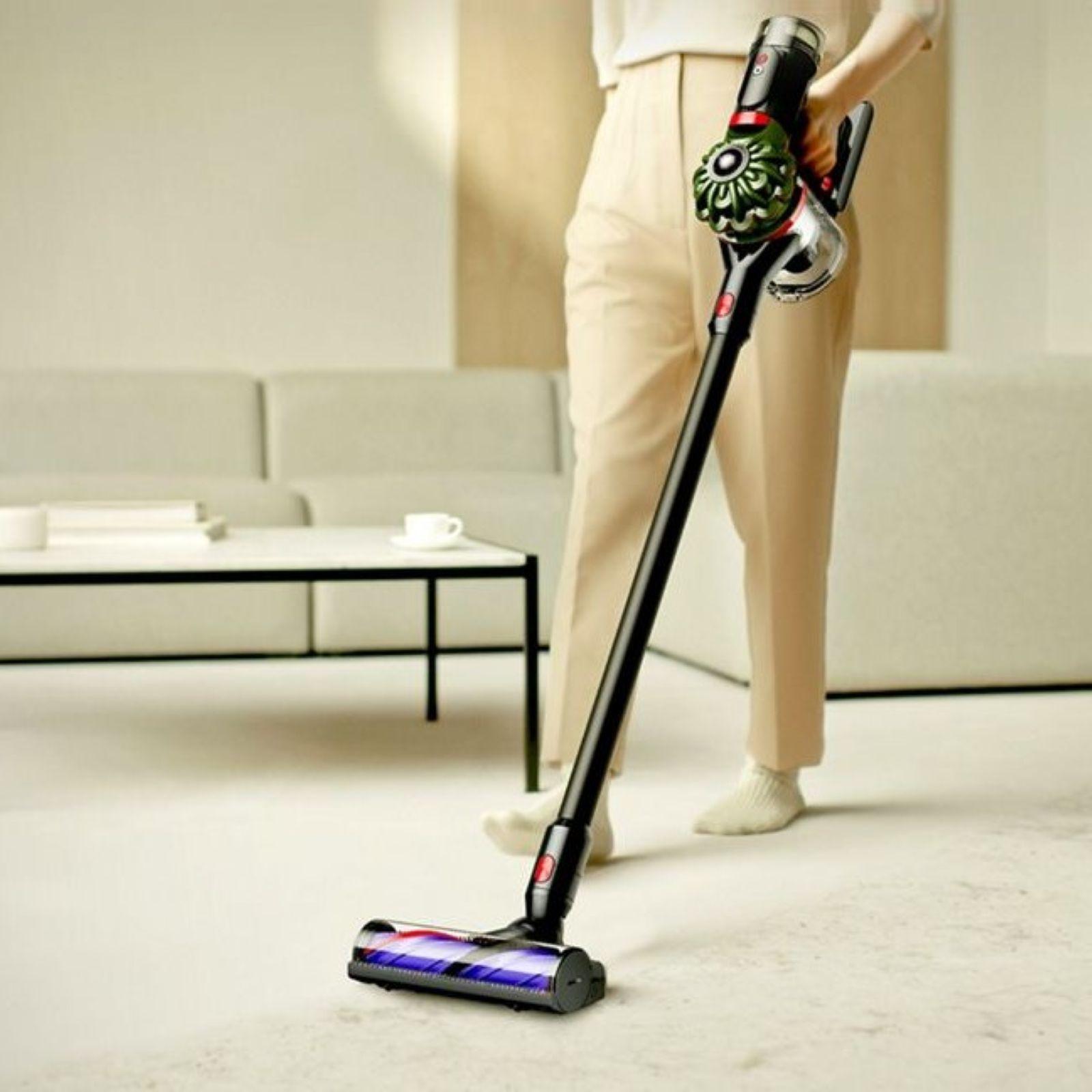 H*O様 Dyson v8 Dyson, V8 Cyclone Cordless Vacuum | Zola