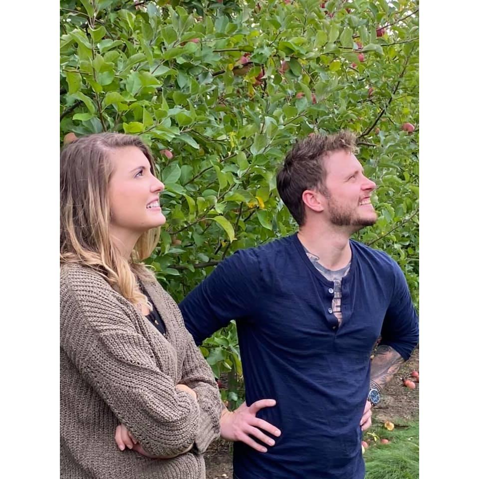 Family Apple picking trip