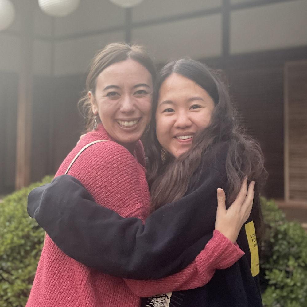 Elizabeth (bridesmaid) and Juliana in their signature pose!