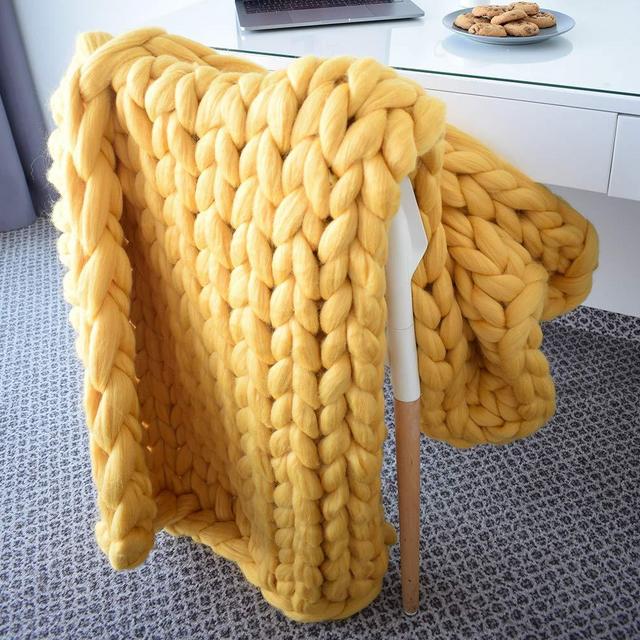 EASTSURE Hand-Made Bulky Knit Throw Chunky Sofa Blanket in Yellow