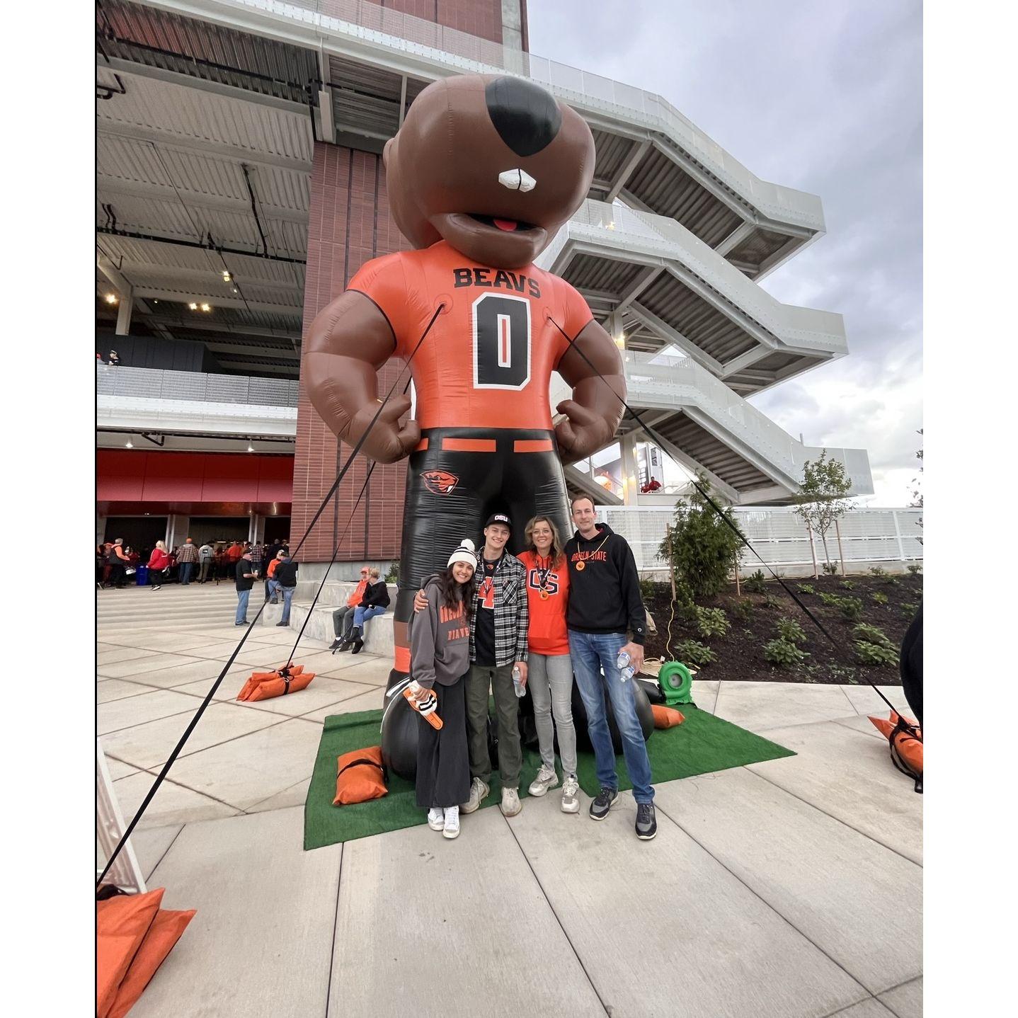 van de Woestijne family came to visit Oregon!
Familie van de Woestijne kwam naar Oregon op bezoek!