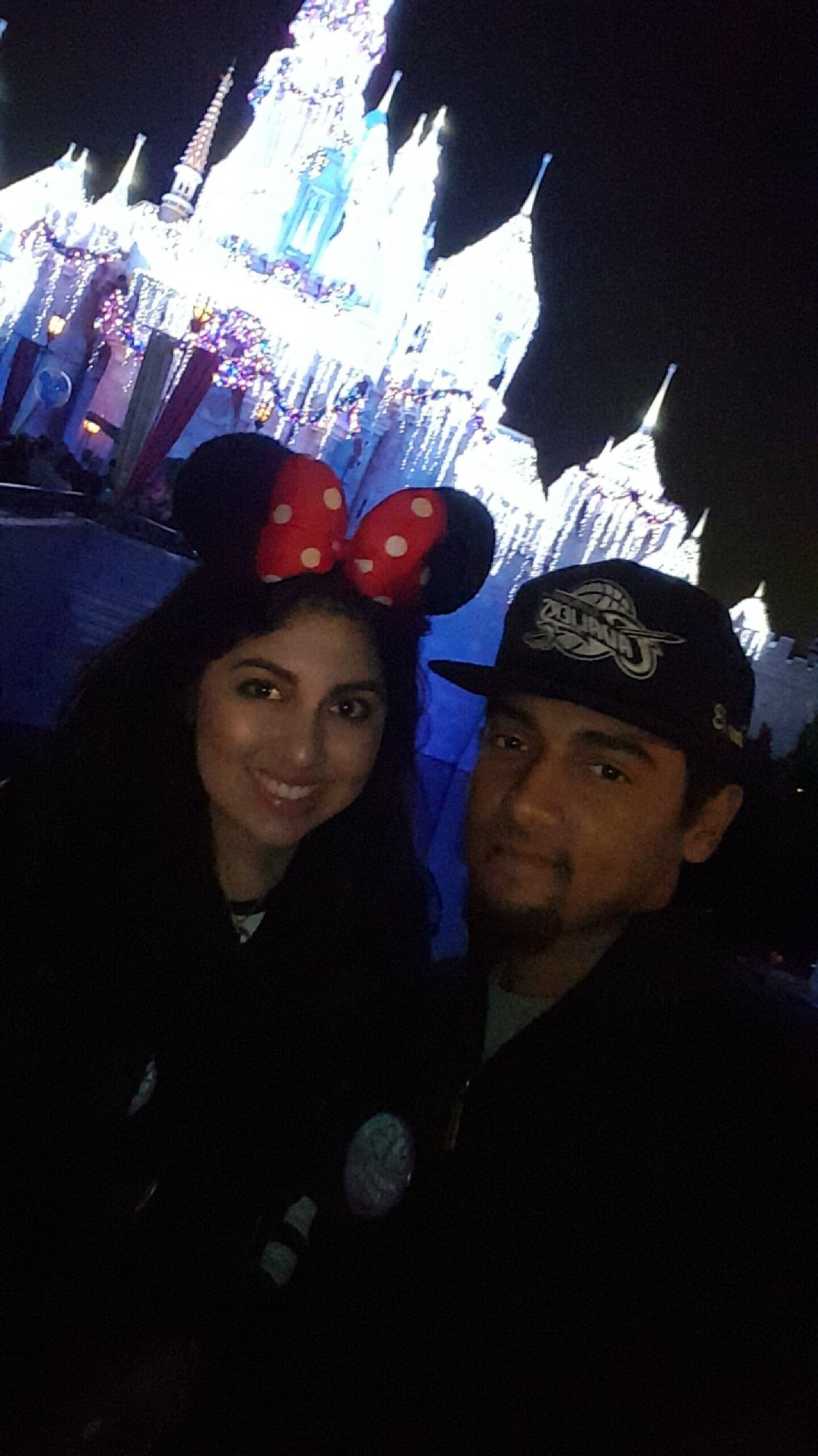 Our 1 year anniversary at Disneyland ❤️