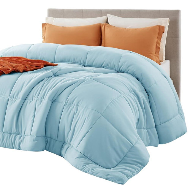 Bedsure Comforter Duvet Insert - Quilted Comforters Queen Size, All Season Duvet, Down Alternative Bedding Comforter with Tabs(Light Blue,Queen 88"x88")