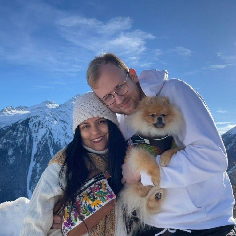 Pommes hat uns auf einige unserer Reisen begleitet – und auf dieser kam sie irgendwie mit einer ziemlich teuren Erkältung zurück. 🐾💛