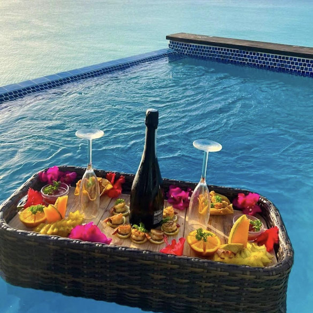 Honeymoon Floating Canapé