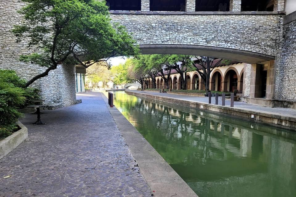 The Wedding Website of Lindy Fairbanks and James Fairbanks