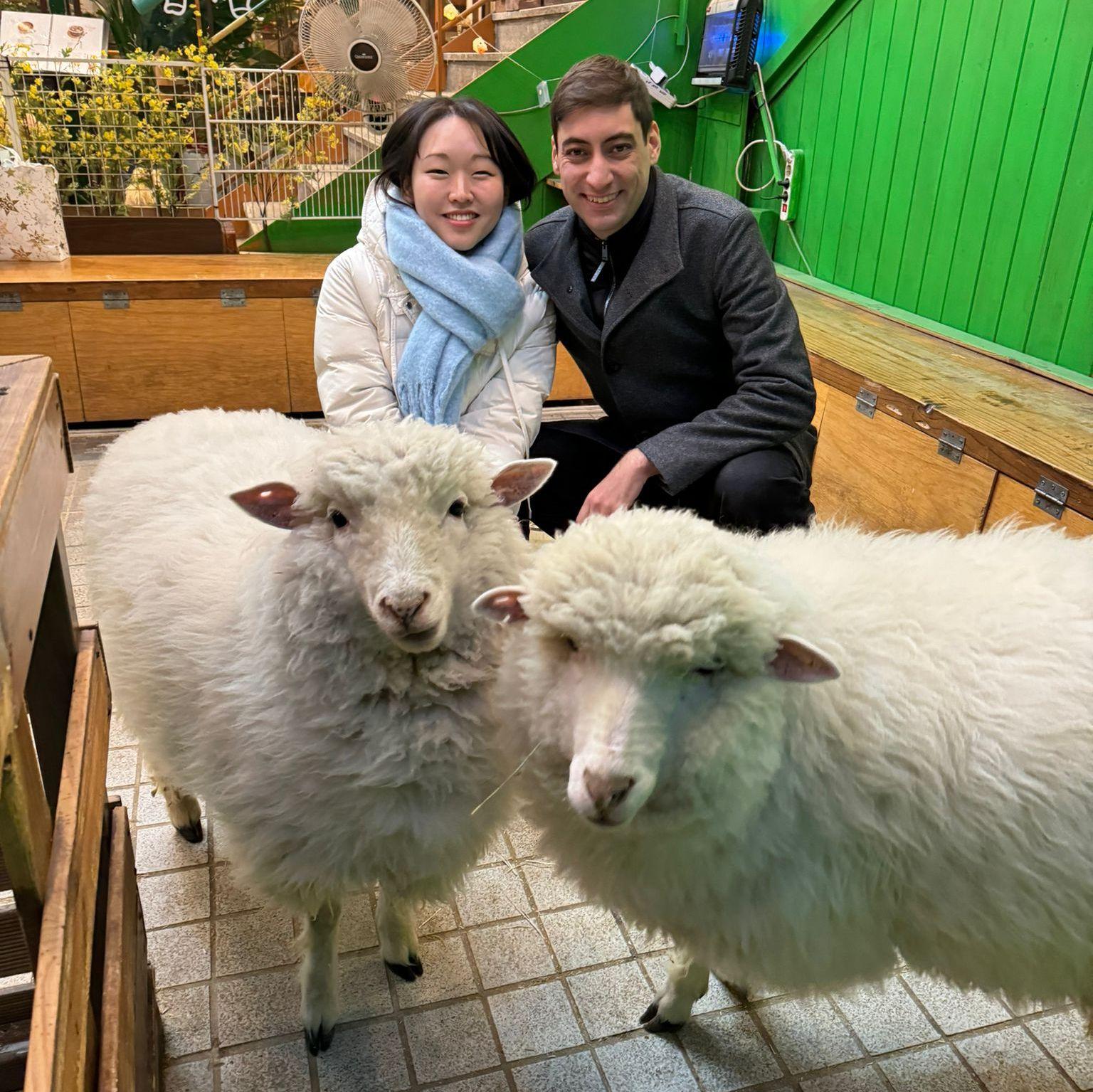 This was the first time we met. 
저희가 처음 만난 날입니다.