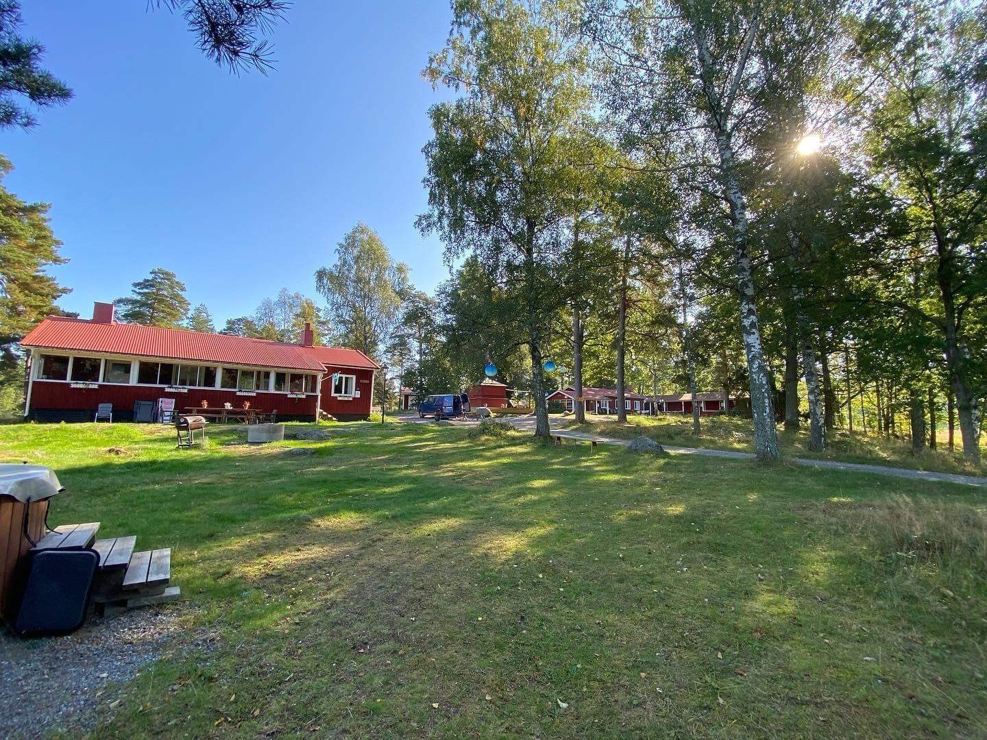 The Wedding Website of Carissa Brightly and Dane MacLeod