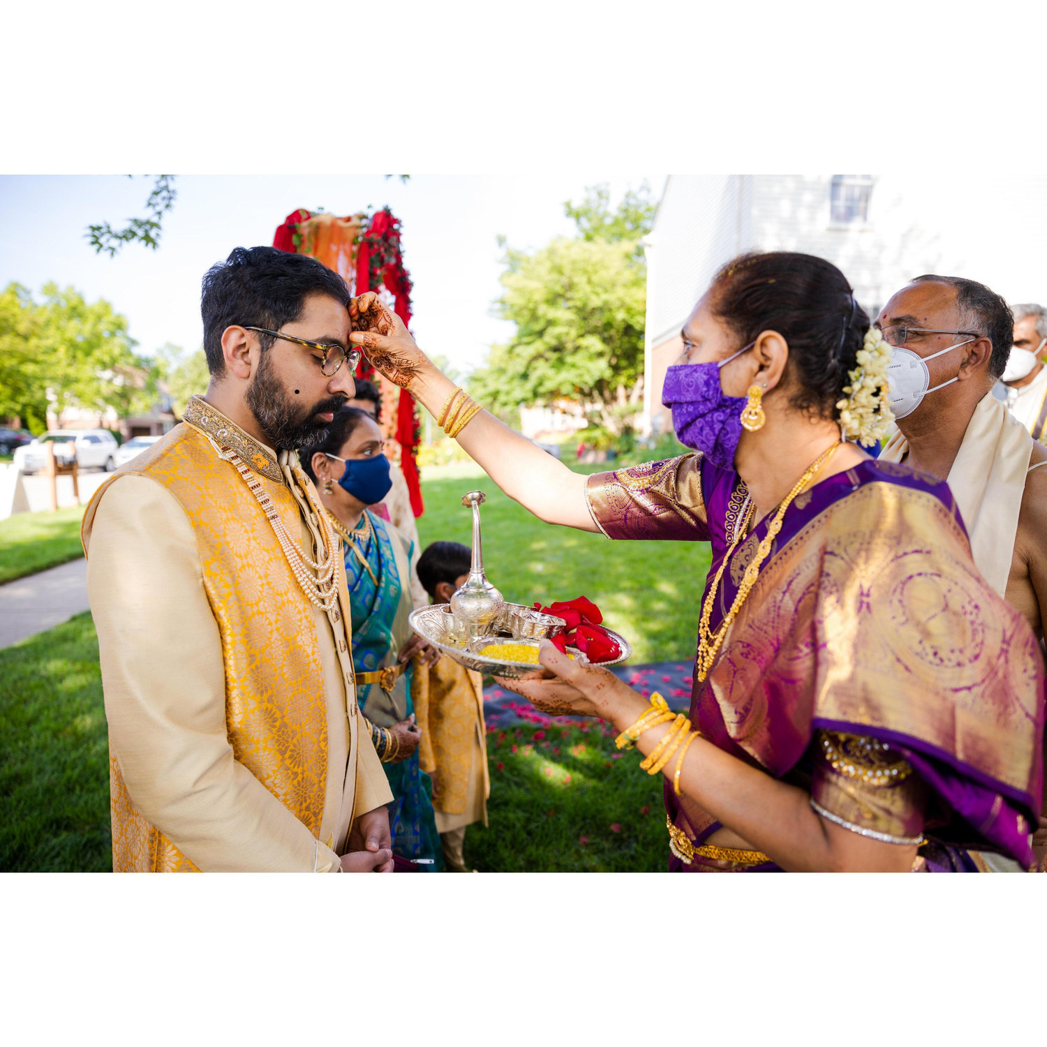 Madhav being welcomed to the wedding venue