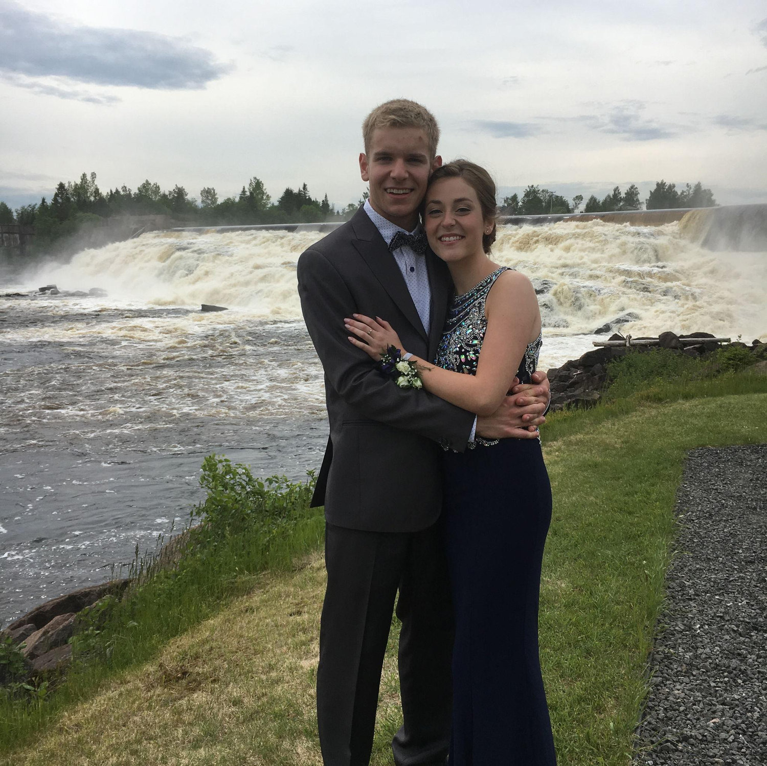 2 ans de couple (bal des finissants d'Aurélie)!