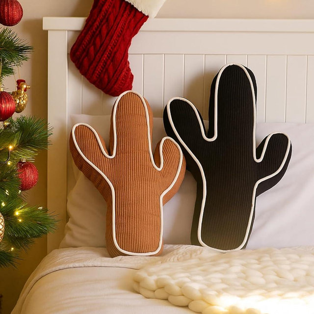 Amyhill Set of 2 Western Cactus Shaped Throw Pillows 14.2 x 8.7 x 2.8 Inch Western Decorative Cactus Plush Pillows Cushion Covers Christmas Decorative for Room Bedroom Living Room Sofa Home Decoration