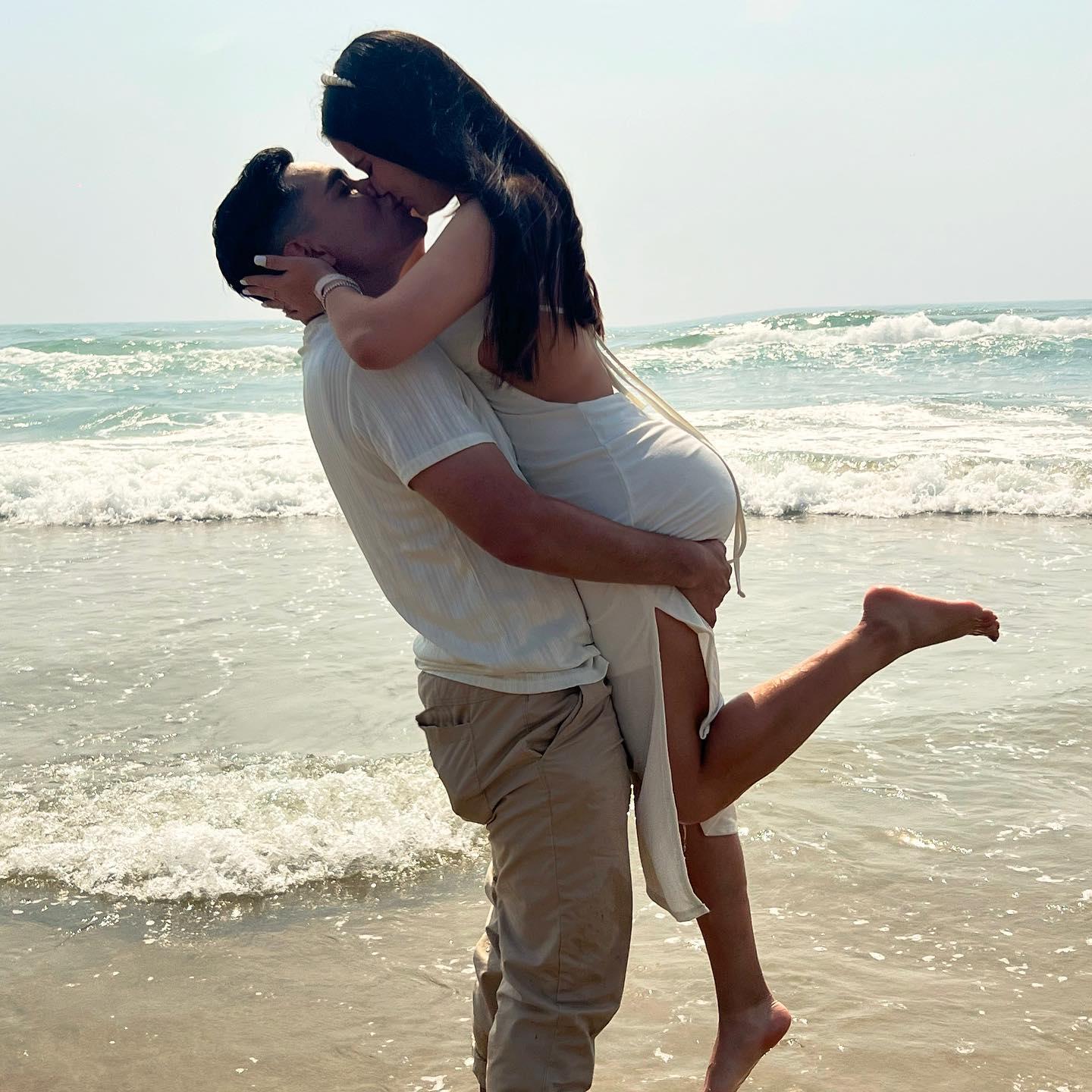Our impromptu engagement photo shoot. <3