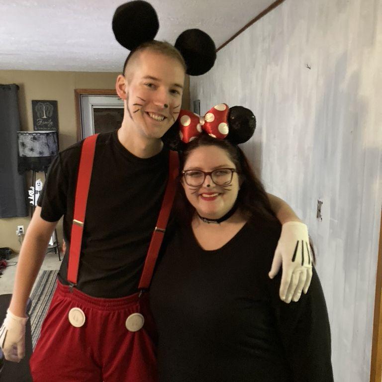 Our first Halloween together, Minnie and Mickey grew closer <3
10-08-2022