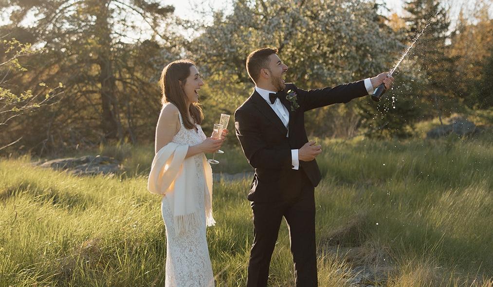 The Wedding Website of Sara Lyons and Nick Thomas