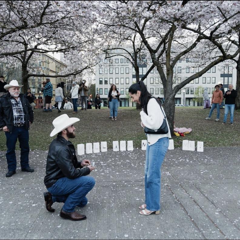 When he proposed/ Cuando propuso matrimonio.